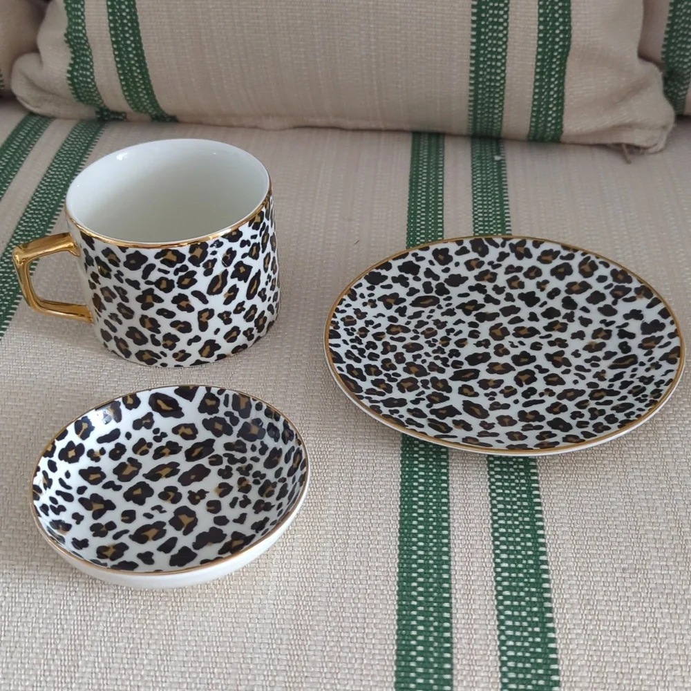 Leopard Tea Set With Gold Rim - Picture 5 of 7